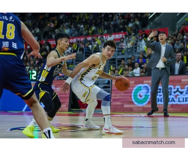 小卡手腕伤势加重仍坚守赛场 对猛龙比赛中受伤不得不硬撑